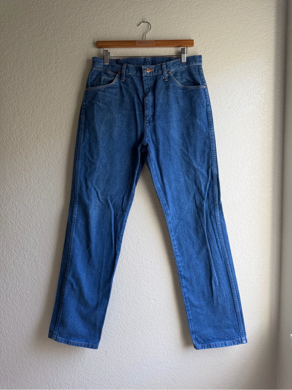 Wrangler Men’s Cowboy Cut Straight Jeans in Medium Blue